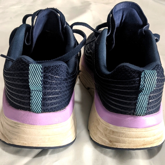 Sketchers Max Cushion Air Cooled Shoes - Picture 6 of 8